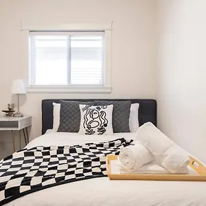 Si & Daniel Near Yvr Airport & Skytrain Separate Entry Free Parking Guest house